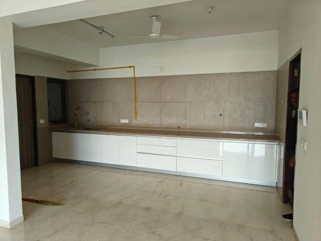 4 BHK Apartment in Bodakdev for rent Ahmedabad. The reference number is 21127109