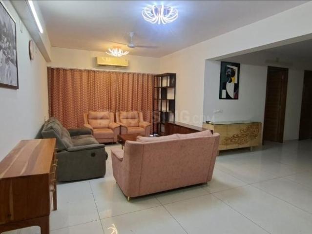 4 BHK Apartment in Bodakdev for rent Ahmedabad. The reference number is 21212394