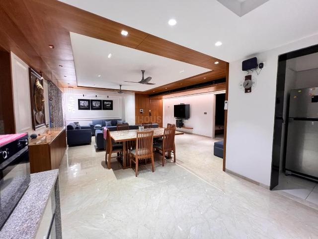 4 BHK Apartment in Bodakdev for resale Ahmedabad. The reference number is 19216727