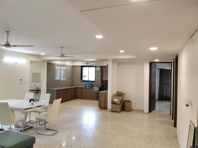 4 BHK Apartment in Bodakdev for resale Ahmedabad. The reference number is 20461396