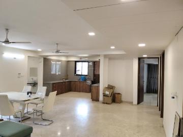 4 BHK Apartment in Bodakdev for resale Ahmedabad. The reference number is 20461396