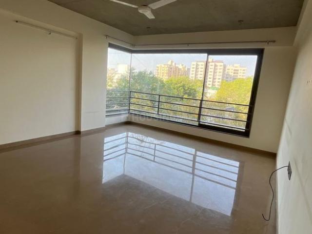4 BHK Apartment in Bodakdev for resale Ahmedabad. The reference number is 20550436