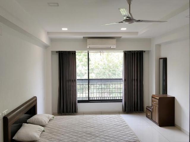4 BHK Apartment in Bodakdev for resale Ahmedabad. The reference number is 20291002