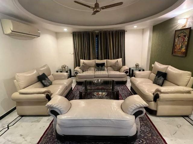 4 BHK Apartment in Bodakdev for resale Ahmedabad. The reference number is 21205081