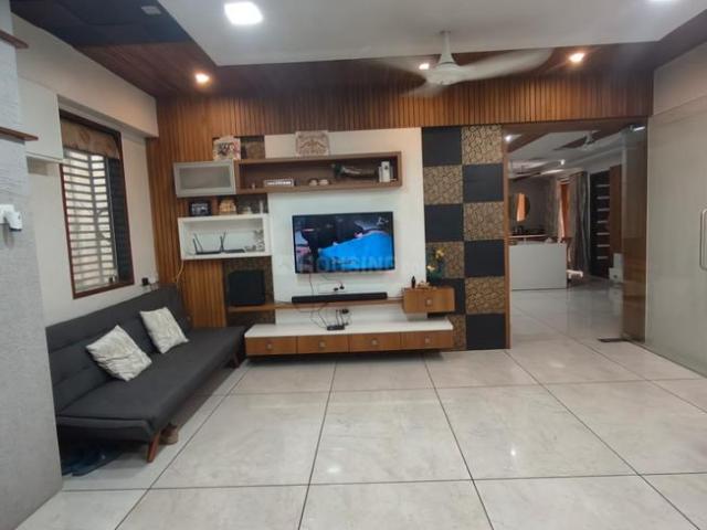4 BHK Apartment in Bodakdev for resale Ahmedabad. The reference number is 21243075