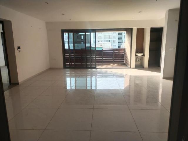 4 BHK Apartment in Bodakdev for resale Ahmedabad. The reference number is 6074465