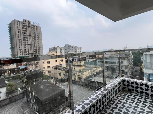 4 BHK Apartment in Bangur Avenue for resale Kolkata. The reference number is 21290638