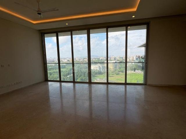 4 BHK Apartment in Bandra East for rent Mumbai. The reference number is 21129770