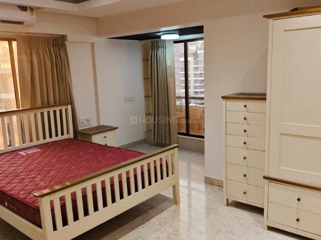 4 BHK Apartment in Bandra West for rent Mumbai. The reference number is 20325278