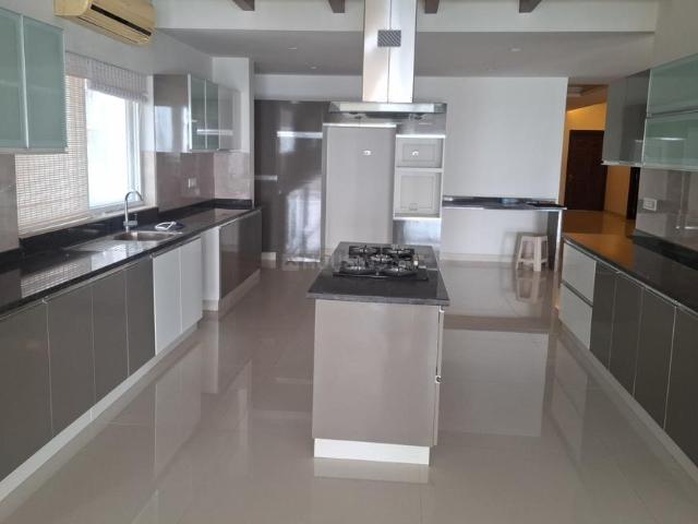 4 BHK Apartment in Banjara Hills for rent Hyderabad. The reference number is 19230178