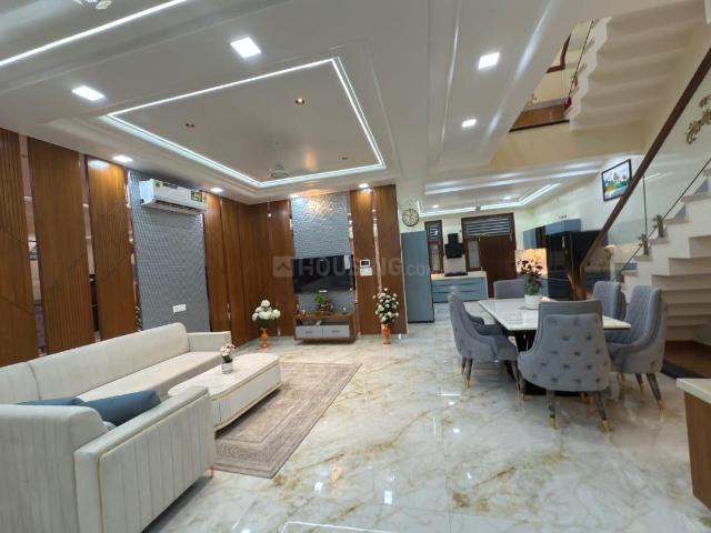 4 BHK Apartment in Bhamoowas for resale Bhiwadi. The reference number is 20767511