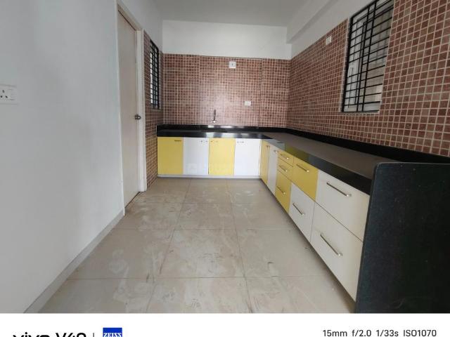 4 BHK Apartment in Bhayli for rent Vadodara. The reference number is 21360444