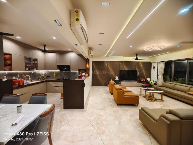 4 BHK Apartment in Bhimrad for rent Surat. The reference number is 21298092