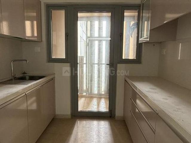 4 BHK Apartment in Byculla for resale Mumbai. The reference number is 21094057