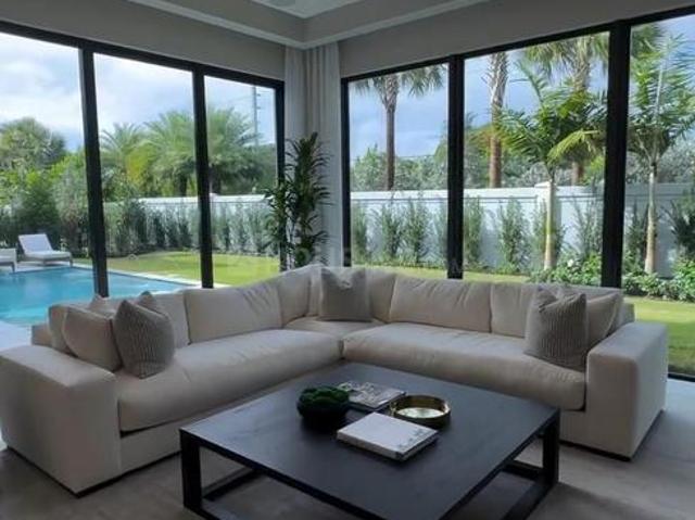 4 BHK Apartment in Gomti Nagar for resale Lucknow. The reference number is 20240203