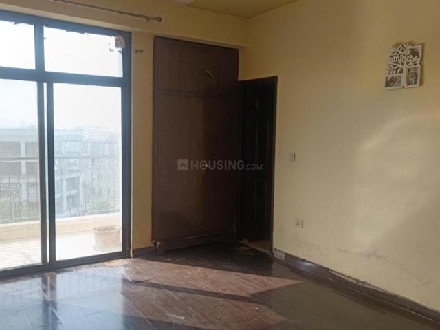 4 BHK Apartment in Ghukna for rent Ghaziabad. The reference number is 20224935