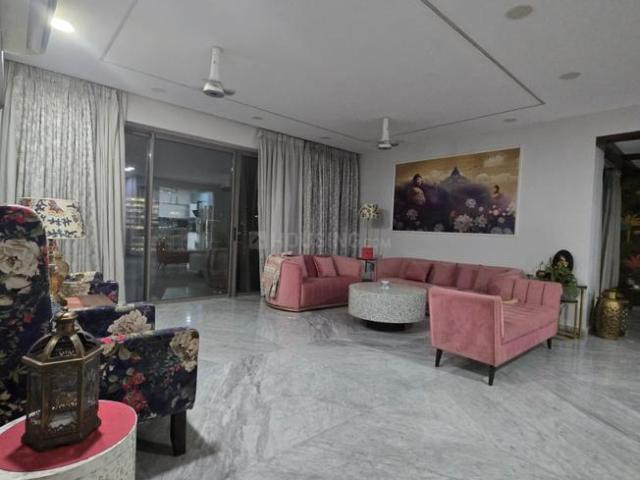 4 BHK Apartment in Ghatkopar West for rent Mumbai. The reference number is 21187316