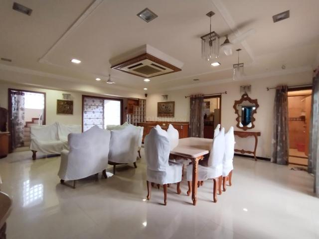 4 BHK Apartment in Ghorpadi for resale Pune. The reference number is 18742664