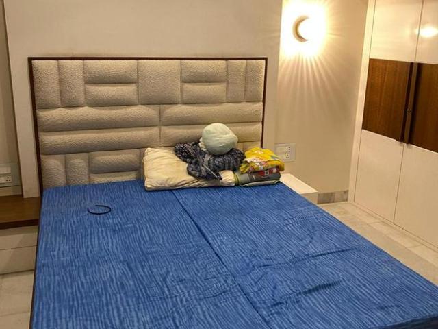 4 BHK Apartment in Dadar East for rent Mumbai. The reference number is 20869371