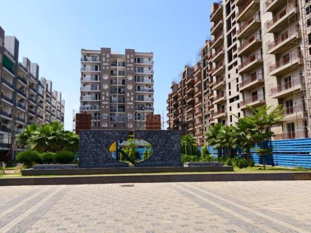 4 BHK Apartment in Dhakoli for resale Zirakpur. The reference number is 21053143