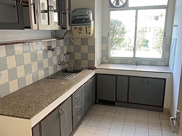 4 BHK Apartment in DLF Phase 2 for rent Gurgaon. The reference number is 18380001
