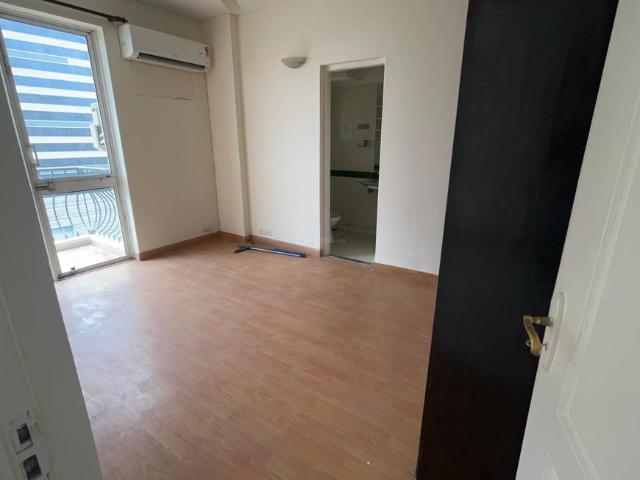 4 BHK Apartment in DLF Phase 2 for rent Gurgaon. The reference number is 20665348