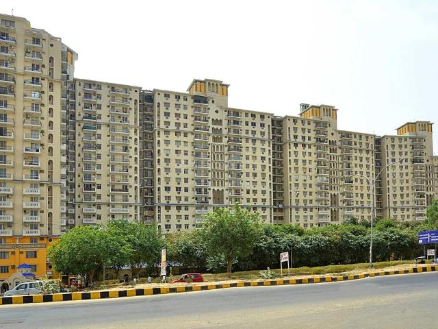 4 BHK Apartment in DLF Phase 2 for resale Gurgaon. The reference number is 20573442