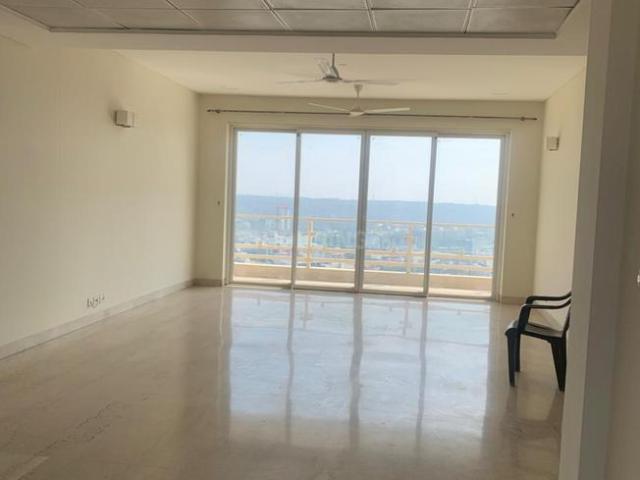 4 BHK Apartment in DLF Phase 5 for rent Gurgaon. The reference number is 19500890