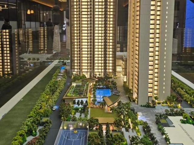 4 BHK Apartment in DLF Phase 5 for resale Gurgaon. The reference number is 20949299