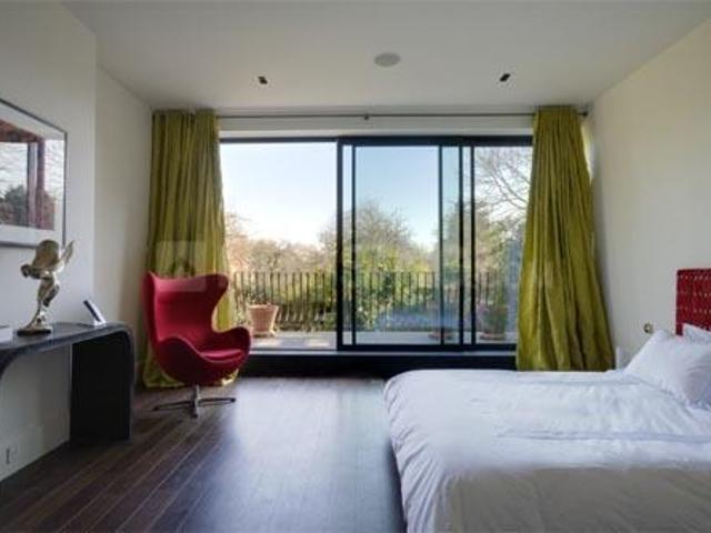 4 BHK Apartment in Erandwane for resale Pune. The reference number is 20061455