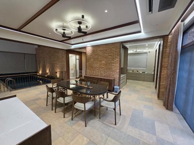 4 BHK Apartment in Kothrud for resale Pune. The reference number is 20437480