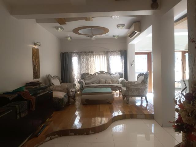 4 BHK Apartment in Kandivali East for rent Mumbai. The reference number is 20114070