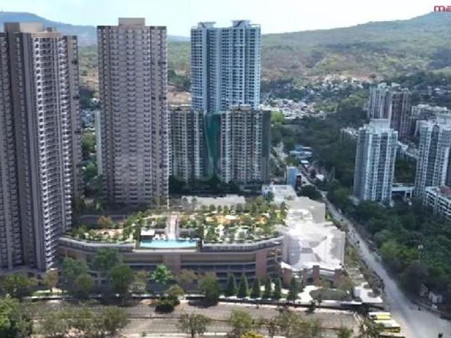 4 BHK Apartment in Kandivali East for resale Mumbai. The reference number is 18551455