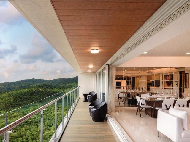 4 BHK Apartment in Kandivali East for resale Mumbai. The reference number is 18192453
