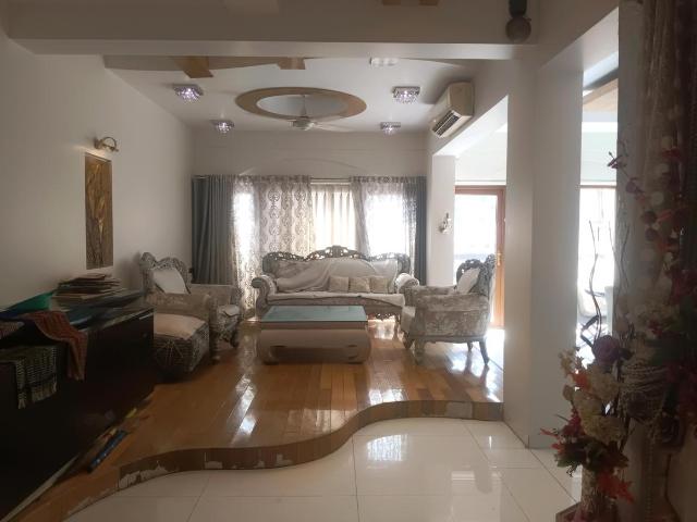 4 BHK Apartment in Kandivali East for resale Mumbai. The reference number is 20114136