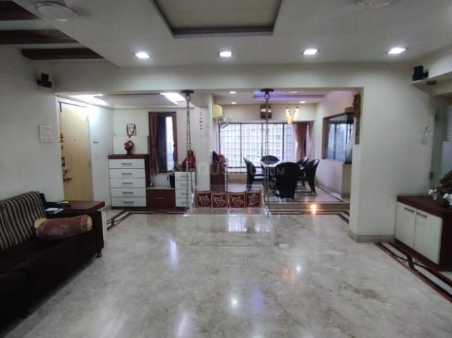 4 BHK Apartment in Kandivali West for resale Mumbai. The reference number is 19702722