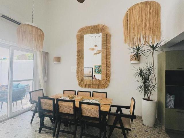4 BHK Apartment in Khar West for rent Mumbai. The reference number is 14921340