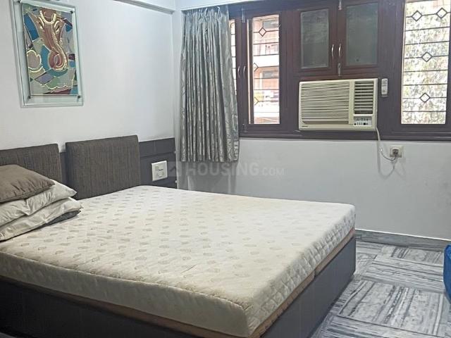 4 BHK Apartment in Khar West for resale Mumbai. The reference number is 18784345