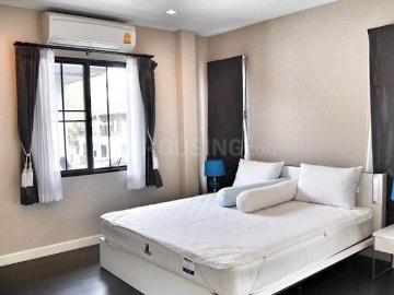 4 BHK Apartment in Khar West for resale Mumbai. The reference number is 19407096