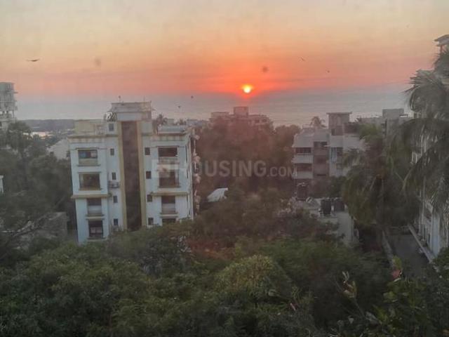 4 BHK Apartment in Khar West for resale Mumbai. The reference number is 12811057