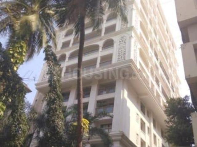 4 BHK Apartment in Khar West for resale Mumbai. The reference number is 13630404