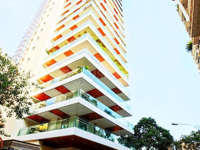 4 BHK Apartment in Khar West for resale Mumbai. The reference number is 20818382
