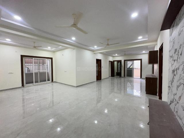 4 BHK Apartment in Kukatpally for rent Hyderabad. The reference number is 21028182