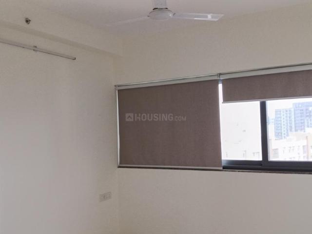 4 BHK Apartment in Hadapsar for rent Pune. The reference number is 20660648