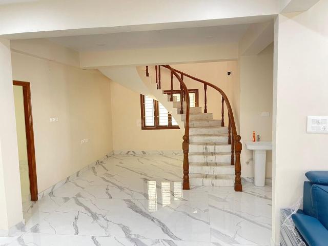 4 BHK Apartment in Hitech City for resale Hyderabad. The reference number is 21307435