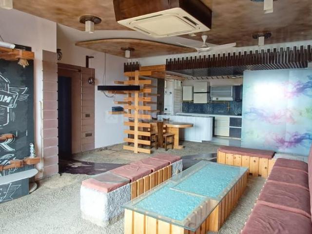 4 BHK Apartment in Indirapuram for rent Ghaziabad. The reference number is 18891381