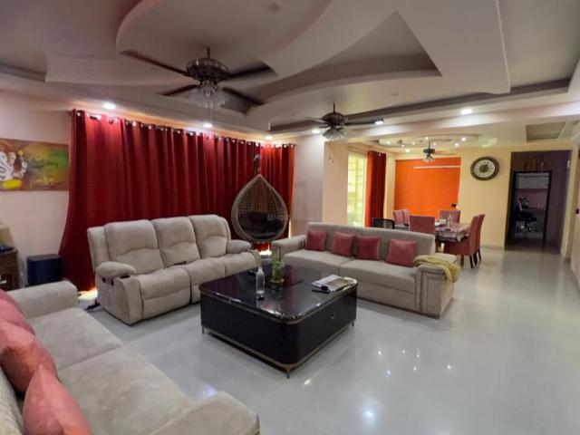 4 BHK Apartment in Indirapuram for resale Ghaziabad. The reference number is 21328874