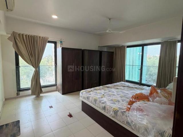 4 BHK Apartment in Iscon Ambli Road for rent Ahmedabad. The reference number is 20650392