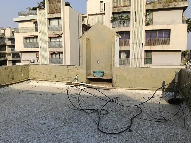 4 BHK Apartment in Jodhpur for resale Ahmedabad. The reference number is 21318635