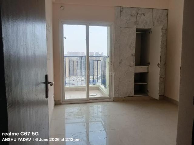 4 BHK Apartment in Jaypee Greens for rent Greater Noida. The reference number is 20637545